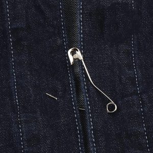 Pack of Curved Safety Sewing Pins for secure quilting